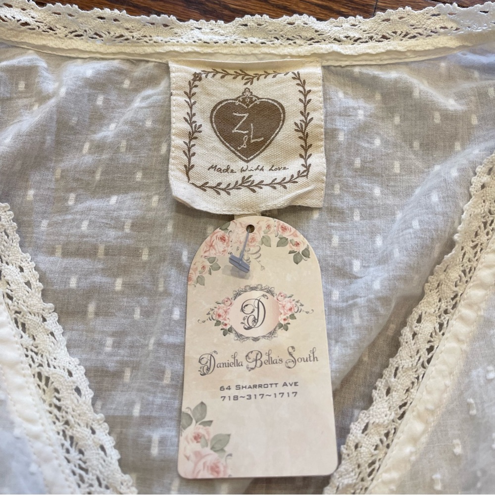 NWT Women’s cream top size medium - Picture 3 of 7
